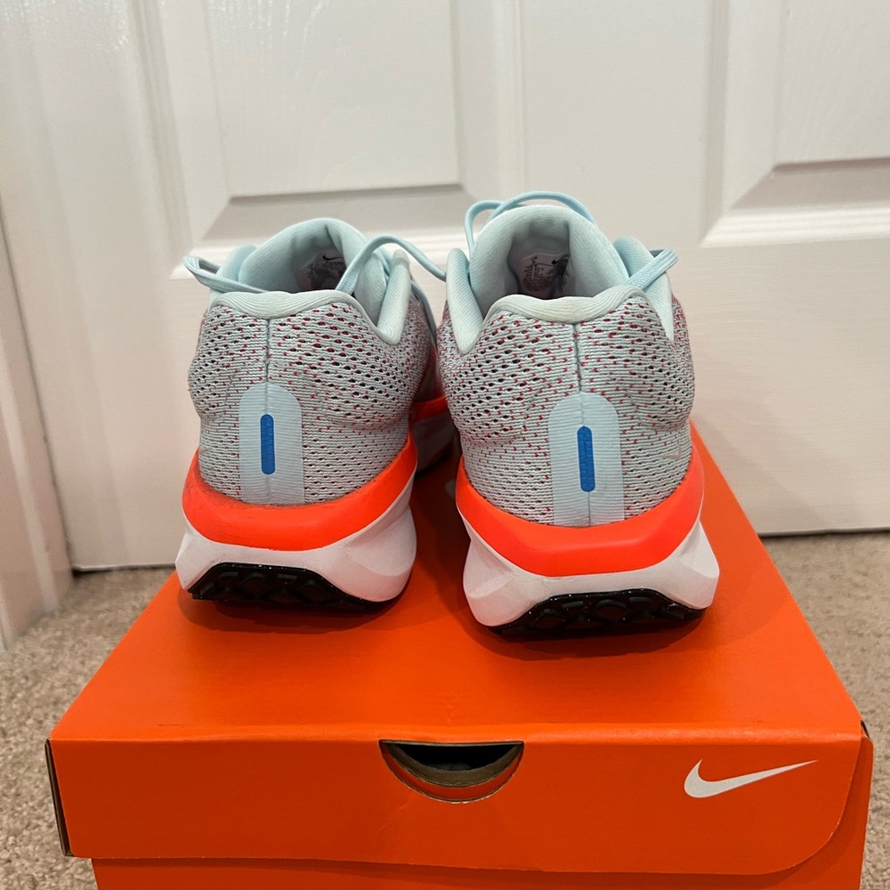 Nike Air Winflo 11 Glacier Blue and Volt Sneakers - Picture 5 of 7